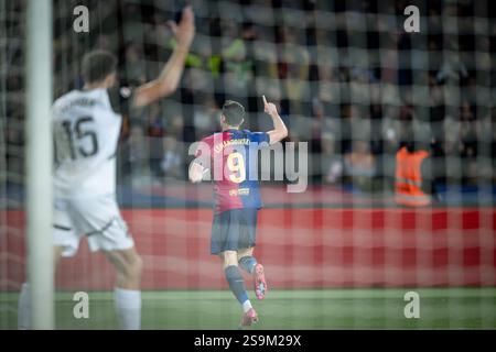 Barcelona, Spanien. Januar 2025. Robert Lewandowski (FC Barcelona) feiert am 26. Januar 2025 bei einem La Liga EA Sports Spiel zwischen dem FC Barcelona und Valencia CF im Estadi Olimpic Lluis Companys in Barcelona, Spanien. Foto von Felipe Mondino Credit: Unabhängige Fotoagentur/Alamy Live News Stockfoto