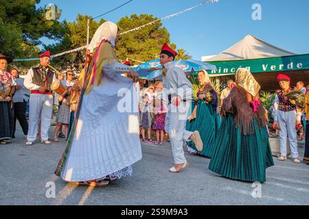Paare tanzen, traditioneller Country-Tanz 'Ball pagès', typisch ibizanischer Tanz, Portinax, Ibiza, Balearen, Spanien Stockfoto