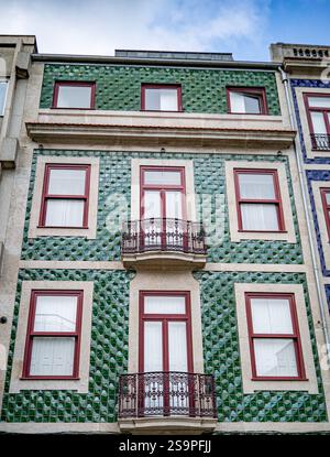 Klassisches blaues Azulejo-gekacheltes Gebäude in Portugal Stockfoto