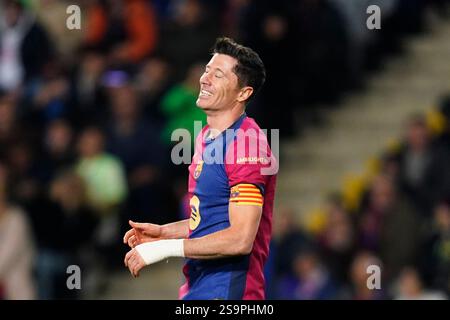 Barcelona, Spanien. Januar 2025. Robert Lewandowski vom FC Barcelona während des La Liga EA Sports Spiels zwischen dem FC Barcelona und Valencia CF spielte am 26. Januar 2025 im Lluis Companys Stadion in Barcelona, Spanien. (Foto: Sergio Ruiz/IMAGO) Credit: PRESSINPHOTO SPORTS AGENCY/Alamy Live News Stockfoto