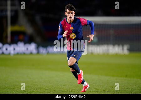 Barcelona, Spanien. Januar 2025. Hector Fort vom FC Barcelona während des La Liga EA Sports Spiels zwischen dem FC Barcelona und Valencia CF spielte am 26. Januar 2025 im Lluis Companys Stadion in Barcelona, Spanien. (Foto: Sergio Ruiz/IMAGO) Credit: PRESSINPHOTO SPORTS AGENCY/Alamy Live News Stockfoto