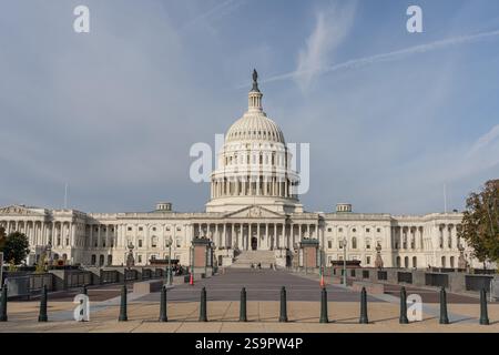 Washington DC - 27. Oktober 2024 Kapitol der Vereinigten Staaten mit blauem Himmel Hintergrund, Washington DC Stockfoto