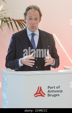 Antwerpen, Belgien. Januar 2025. Jacques Vandermeiren, CEO des Hafens Antwerpen, wird während einer Pressekonferenz zur Präsentation der Jahresergebnisse der Hafengesellschaft „Hafen Antwerpen-Brügge“ am Montag, den 27. Januar 2025 in Antwerpen, vorgestellt. BELGA PHOTO JONAS ROOSENS Credit: Belga News Agency/Alamy Live News Stockfoto