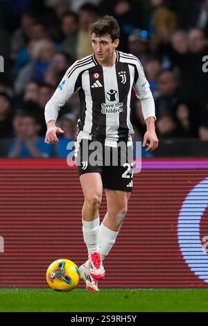 Neapel, Italien. Januar 2025. Andrea Cambiaso von Juventus FC während des Serie A Enilive Spiels zwischen SSC Napoli und Juventus FC im Stadio Diego Armando Maradona am 25. Januar 2024 in Neapel Credit: Giuseppe Maffia/Alamy Live News Stockfoto