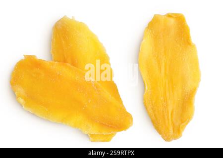 Getrocknete Mango isoliert auf weißem Hintergrund. Draufsicht. Flache Lagen Stockfoto