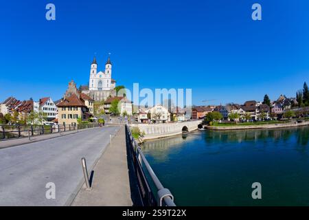 Panoramablick auf Schloss Aarburg, Schweizer Alpen, Schweiz Stockfoto