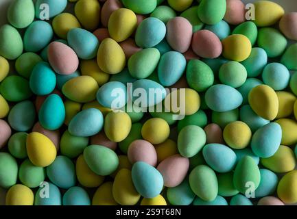 Nahaufnahme von einem Haufen bunter Bonbons Stockfoto