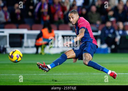 Barcelona, Spanien. Januar 2025. Raphinha spielte beim LaLiga EA Sports Spiel zwischen FC Barcelona und Valencia CF bei den Estadi Olimpic Lluis Companys. Quelle: Christian Bertrand/Alamy Live News Stockfoto