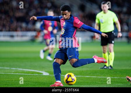Barcelona, Spanien. Januar 2025. Balde in Aktion beim LaLiga EA Sports Spiel zwischen FC Barcelona und Valencia CF bei den Estadi Olimpic Lluis Companys. Quelle: Christian Bertrand/Alamy Live News Stockfoto