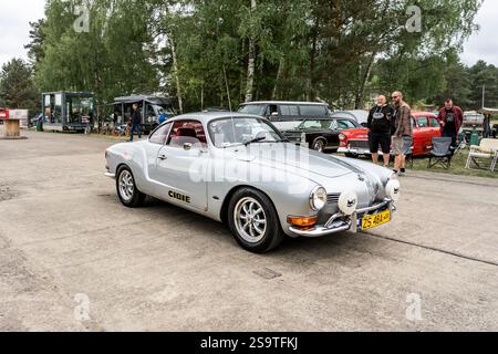 FINOWFURT, DEUTSCHLAND - 11. MAI 2024: Der Sportwagen Volkswagen Karmann Ghia. Saisoneröffnung des Race 61 Festivals. Stockfoto