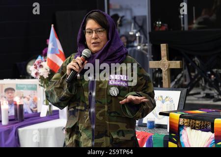 New York, USA. Januar 2025. Charlene Reynoso von den jungen Herren der Neuen Ära. Tribut für den kürzlich verstorbenen Jose Cha Cha Jimenez, Gründer der Young Lords Social Justice Organisation in Chicago in den 1960er Jahren, hielt in der People's Church in East Harlem, die vom New Yorker Kapitel der Young Lords gegründet wurde. Quelle: M. Stan Reaves/Alamy Live News Stockfoto