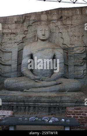 Sri Lanka. Polonnaruwa. Gal Vihara (Uttararama). 12. Jahrhundert. Felsenkloster. Statue des sitzenden Buddha, die die Dhyana Mudra darstellt. Stockfoto