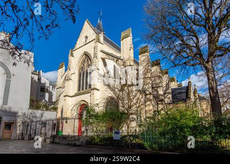 Außenansicht der Kirche Saint-Médard, einer katholischen Kirche aus dem 15. Jahrhundert im 5. Arrondissement von Paris, Frankreich Stockfoto