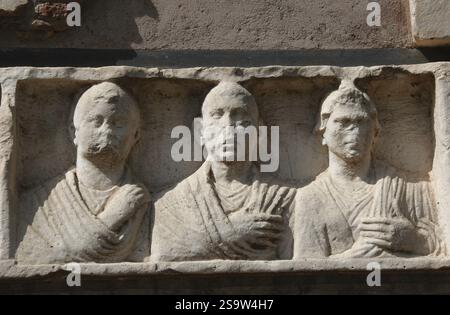Rom. Denkmal Beerdigung. Über Appia. Mausoleum von Hilarus fuscus. Republikanische Ära. Angaben zum Verstorbenen. Stockfoto