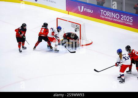Turin, Italien. Januar 2025. Allgemeine Ansicht Eishockey : Frauen zwischen Kanada und Tschechien während der FISU World University Games Winter 2025 in der Inalpi Arena in Turin, Italien. Quelle: AFLO SPORT/Alamy Live News Stockfoto