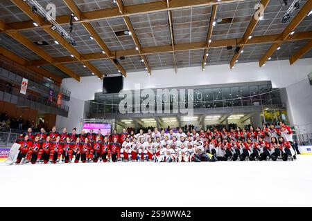 Turin, Italien. Januar 2025. Allgemeine Ansicht Eishockey : während der FISU World University Games 2025 Winter Eishockey Frauen Medaillenzeremonie in der Inalpi Arena in Turin, Italien . Quelle: AFLO SPORT/Alamy Live News Stockfoto