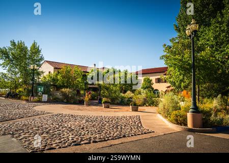 Winslow, AZ USA - 2. September 2024: Das historische La Posada Hotel wurde 1929 von Mary Jane Colter entworfen. Stockfoto