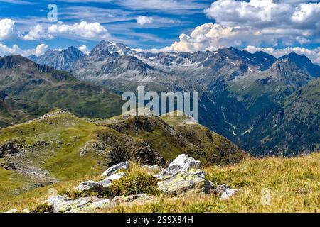 Blick von Langschneid auf das Villgraten Gebirge mit dem Gipfel von Hochgall, hohe Tauern, osttirol, Österreich Stockfoto