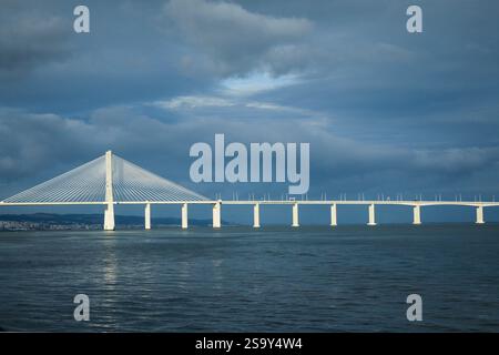 Lissabon, Portugal. Vasco de Gama Brücke. Die längste Brücke Europas. Stockfoto