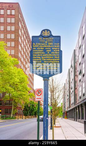Bethlehem PA, USA – 30. August 2024: Gedenktafel zum Gedenken an den Bethlehem Steel Strike 1910, der zu Industriereformen führte, Bethlehem Pennsylvania. Stockfoto