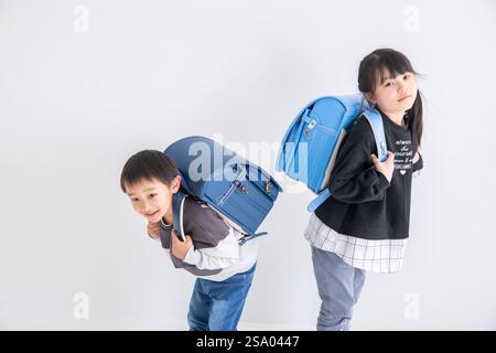 Grundschulen Junge Freunde Stockfoto