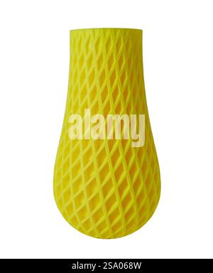 Isoliert auf weißem Hintergrund gelbe Blumenvase Kunstobjektvase gedruckt auf 3D-Drucker aus geschmolzenem Kunststoff Progressive Technologie 3D-Druck Recycling Stockfoto