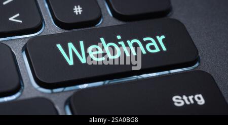 Beleuchtete Tastatur mit einer beschrifteten Taste – Webinar Stockfoto