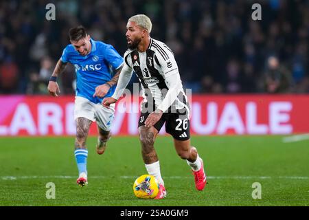 Neapel, Italien. Januar 2025. Douglas Luiz von Juventus FC während des Serie A Enilive Spiels zwischen SSC Napoli und Juventus FC im Stadio Diego Armando Maradona am 25. Januar 2024 in Neapel Credit: Giuseppe Maffia/Alamy Live News Stockfoto