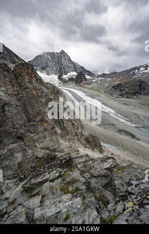 Blick auf den Gletscher Glacier de Cheilon und den Berggipfel Mont Blanc de Cheilon, am Col de Riedmatten, Wallis, Westalpen Schweiz Stockfoto