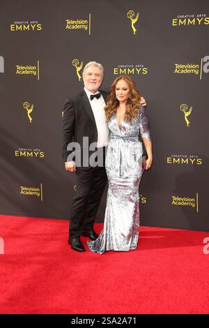 Mike Rinder und Leah Remini bei den 71. Annual Primetime Creative Arts Emmy Awards, Day 1, Arrivals, Microsoft Theater, Los Angeles, USA - 14. September 2019 Stockfoto