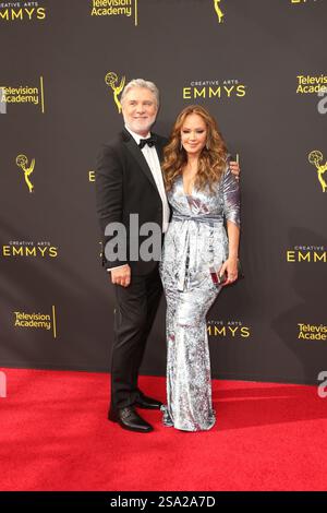 Mike Rinder und Leah Remini bei den 71. Annual Primetime Creative Arts Emmy Awards, Day 1, Arrivals, Microsoft Theater, Los Angeles, USA - 14. September 2019 Stockfoto