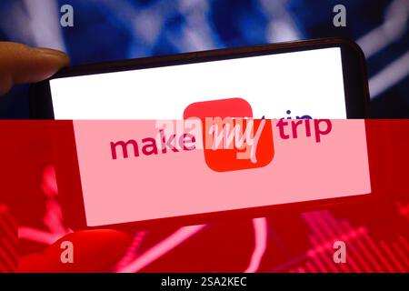 Polen. Januar 2025. In dieser Abbildung wird das Firmenlogo von MakeMyTrip auf einem Smartphone-Bildschirm angezeigt. (Credit Image: © Piotr SWAT/SOPA Images via ZUMA Press Wire) NUR REDAKTIONELLE VERWENDUNG! Nicht für kommerzielle ZWECKE! Stockfoto