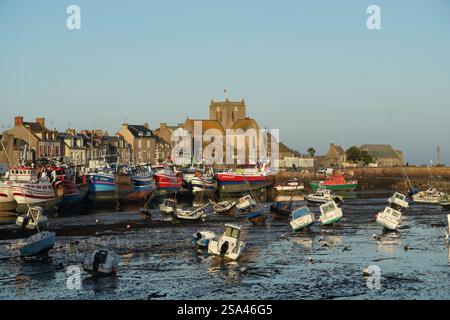 Barfleur Hafen ein französisches Dorf am Ärmelkanal, eines der schönsten Dörfer Frankreichs Stockfoto