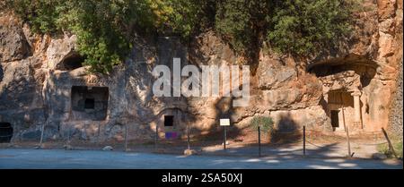 Ruinen der antiken Stadt Idyma. Lykische Felsengräber. Feriendorf Akyaka. Bezirk Ula, Mugla-Stadt. Türkei Stockfoto