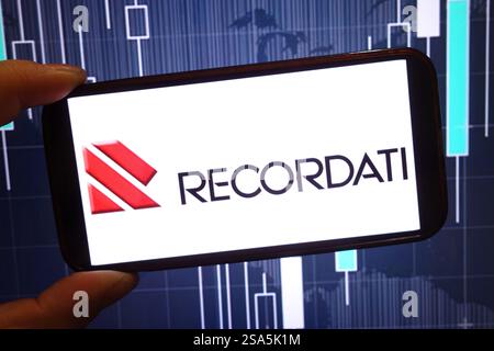 Polen. Januar 2025. In dieser Abbildung wird das Firmenlogo von Recordati auf einem Smartphone-Bildschirm angezeigt. (Credit Image: © Piotr SWAT/SOPA Images via ZUMA Press Wire) NUR REDAKTIONELLE VERWENDUNG! Nicht für kommerzielle ZWECKE! Stockfoto