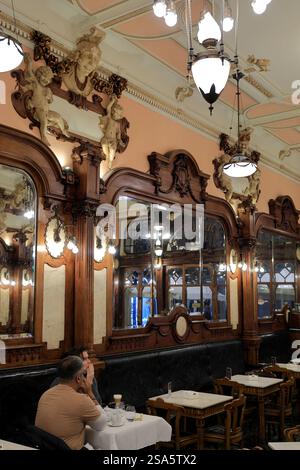 Innenansicht des Jugendstilcafés Majestic in Porto. Portugal Stockfoto