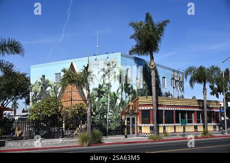 LONG BEACH, KALIFORNIEN - 24. JAN 2025: Pacific Island Ethnic Art Museum, PIEAM, zeigt Kunst, Textilien und Artefakte von den Pazifischen Inseln, besonders Stockfoto