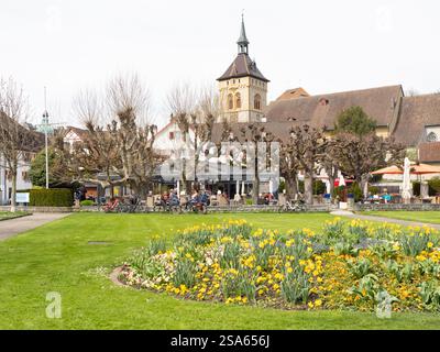 Arbon, Schweiz - 29. März 2023: Schöner Garten vor dem historischen Stadtzentrum Stockfoto