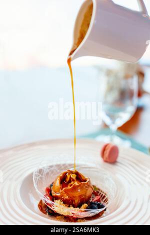 Schokoladeneis-Dessert in einem Restaurant Stockfoto
