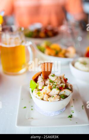 Schüssel mit frischem Ceviche, beliebtes Gericht in der Karibik Stockfoto