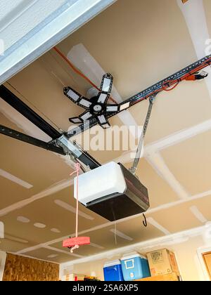 Garagentoröffner und LED-Leuchte Stockfoto