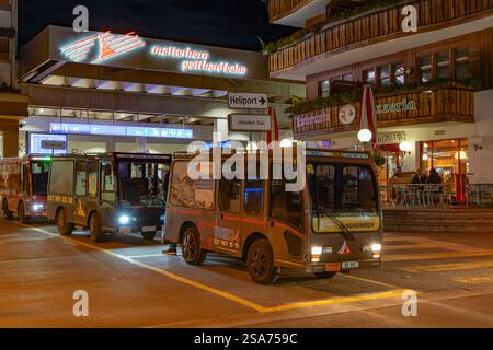Der Bahnhof in Zermatt, Schweiz, Europa. Stockfoto