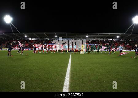 Die beiden Teams stehen vor dem Spiel der EFL League One zwischen Rotherham United und Cambridge United im AESSEAL New York Stadium in Rotherham an. Stockfoto