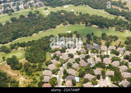 Luftaufnahme von Häusermustern in Trakt-Wohnsubstadtunterteilung Stockfoto