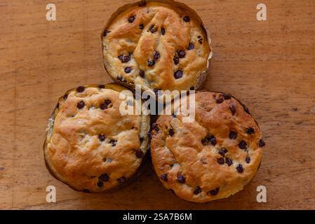 Hausgemachte Panettone, die von Hand hergestellt werden. Stockfoto