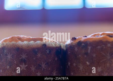Hausgemachte Panettone, die von Hand hergestellt werden. Stockfoto