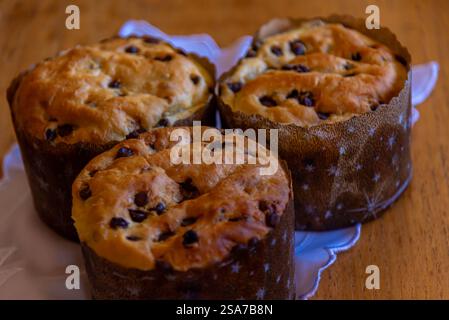 Hausgemachte Panettone, die von Hand hergestellt werden. Stockfoto
