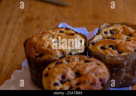 Hausgemachte Panettone, die von Hand hergestellt werden. Stockfoto