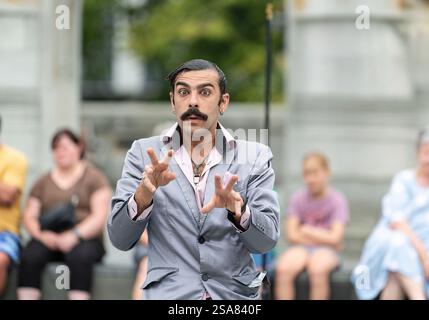 Christchurch, Neuseeland. Januar 2025. Der italienische Straßenkünstler ANDY SPIGOLA besucht das Publikum beim World Buskers Festival. (Kreditbild: © PJ Heller/ZUMA Press Wire) NUR REDAKTIONELLE VERWENDUNG! Nicht für kommerzielle ZWECKE! Stockfoto