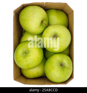Grüne Äpfel in Box isoliertes Obstset + Schneideweg. Äpfel sind auf weißem Hintergrund isoliert. Volle Schärfentiefe. — Foto Stockfoto